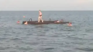 Тут я прыгал на море