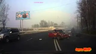 такое не в каждом блокбастере увидишь... вылетел из машины при аварии!