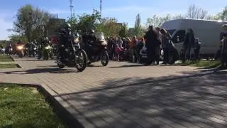Колонна пинских байкеров