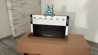 Montaje sencillo con un expositor de cartón con ganchos modelo barra madera