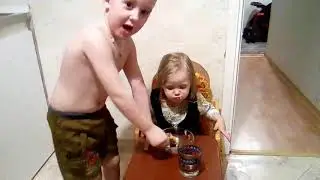 Давид кормит сестру