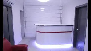 Ресепшн с подсветкой из МДФ белый глянец. Стеновые панели из МДФ, белого цвета. Мебель на заказ.Киев