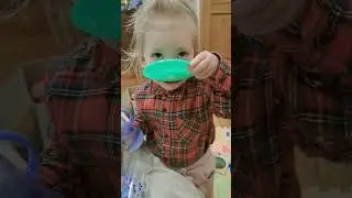 из игрушечной тарелки вкуснее пить🤣