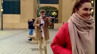 A GLAMOROUS YOUNG UKRAINIAN VIOLINIST SERENADES IN STREETS OF TARRAGONA SPAIN