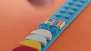 LEGO DOTS 41900 Regenbogen Armband Set - Smyths Toys Superstores Deutschland