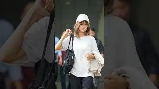TAKING PICTURE OF BEAUTIFUL WOMAN  #streetphotography