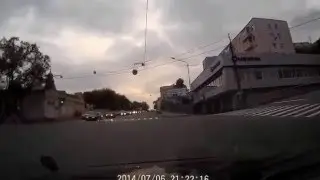 Нарушитель ПДД, возможно криминал.