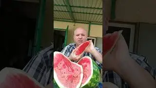 Арбуз ням ням/перекус/обжор/мукбанг