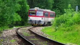Železničný tunel Poriadie na trase Nové Mesto nad Váhom – Veselí nad Moravou .