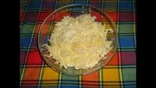 Салат с сыром и ананасами
