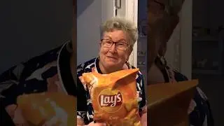 А вас бабушка балует вкусняшками? 