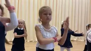 С Днем Учителя! танцевальное поздравление от учащихся 1-4 классов, 2021 год