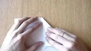 Бумажный самолётик с острым носом