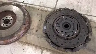Вытащили блок двигателя из волги деда