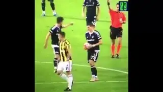 Van Persıe gomez'in eline veriyor :)