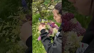 Оборвали всю сирень 😂 