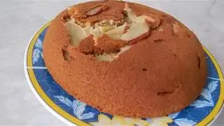 Шарлотка с яблоками на меду