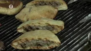 אבי ביטון  מפרגן בשוק הכרמל - אראייס ערבי