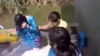 Punjabi Desi Girl outdoor bath mms   Desi girl bathing outdoor