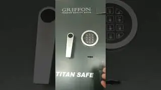 Почему на сейфе два замка/