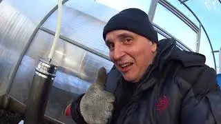 как я спасаю теплицу от заморозков весною  | печка для парника
