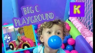 Дети веселятся на детской площадке в BIG C - Playground Funny video Samui