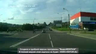 Велосипедистка на красный в Мурманске