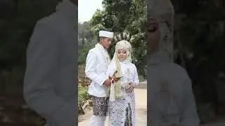 foto didepan dekor ❎ .... foto disamping kebun ☑️ ....