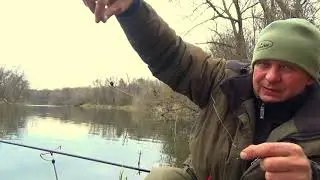 In winter, fishing with a float on the river. Fishing with a float.