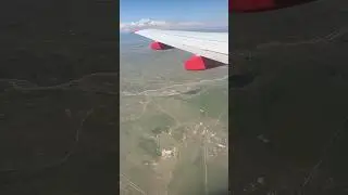 В небе где-то над Грузией. Отличный вид из иллюминатора самолета