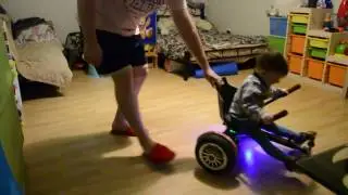 Малыш на гироскутере