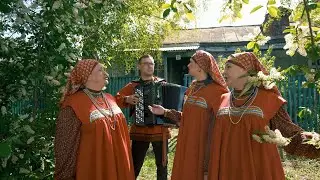 «18 лет» , поёт ансамбль 