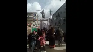 "Statue "Mohand Oulhadj (en berbère : Muḥand Ulḥaǧ, ⵎoⵀⴰⵏⴷ oⵓⵍⵀⴰⴷⵊ)