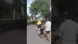 Bule lewat Ber Bikini