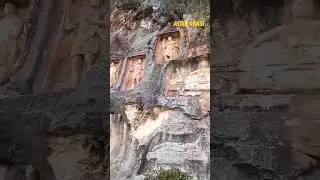 MÖ. 3. yüzyılda yapıldığı düşünülen ADAMKAYALAR