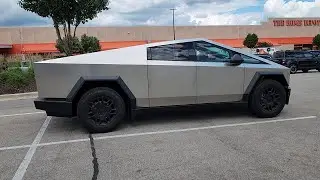 Found a Tesla Cybertruck In The Wild - Everyone 👉 & 🤣