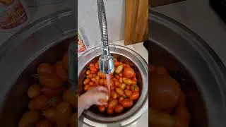 Солим помидорки#shorts