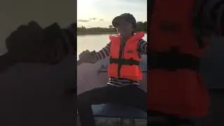 Гребу лодку в Финляндии на озере Саймаа