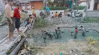 TAWU - mencari ikan di sungai tegal