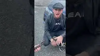 Султан Лагучев Живой голос.. Поёт на гитаре Хулиган💣😍