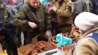 Проверка весов на рынке в Донецке