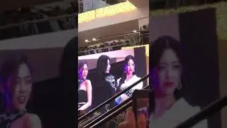The way Itzy turned around😵