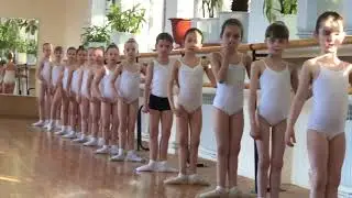 Контрольный открытый урок в балетной школе по классическому танцу.