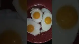 Am I doing it correctly? 🍳🍳🍳 help pls🙏 #shorts #trending #satisfying #viral #egg #food