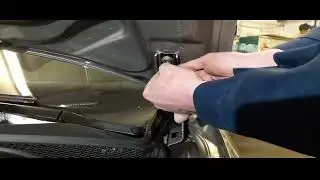 Установка упора капота Skoda Oсtavia 2  A5