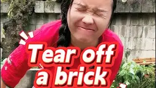 Tear the bricks apart by hand,Men can't do that.#kungfuskills #martialarts