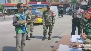 orang ini di hukum apa di suruh tampil ya?🤣bagi yang tau tulis di kolom komentar