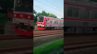 Di-dadahin masinis juga udah seneng, Momen dibalap kereta krl #keretaapi #krl #railfans #keretakrl