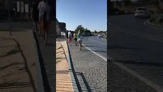 Развалины и туристы в старом городе Сиде, Турция