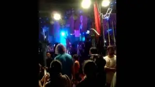 Bule mabuk dugem di legian hampir telanjang